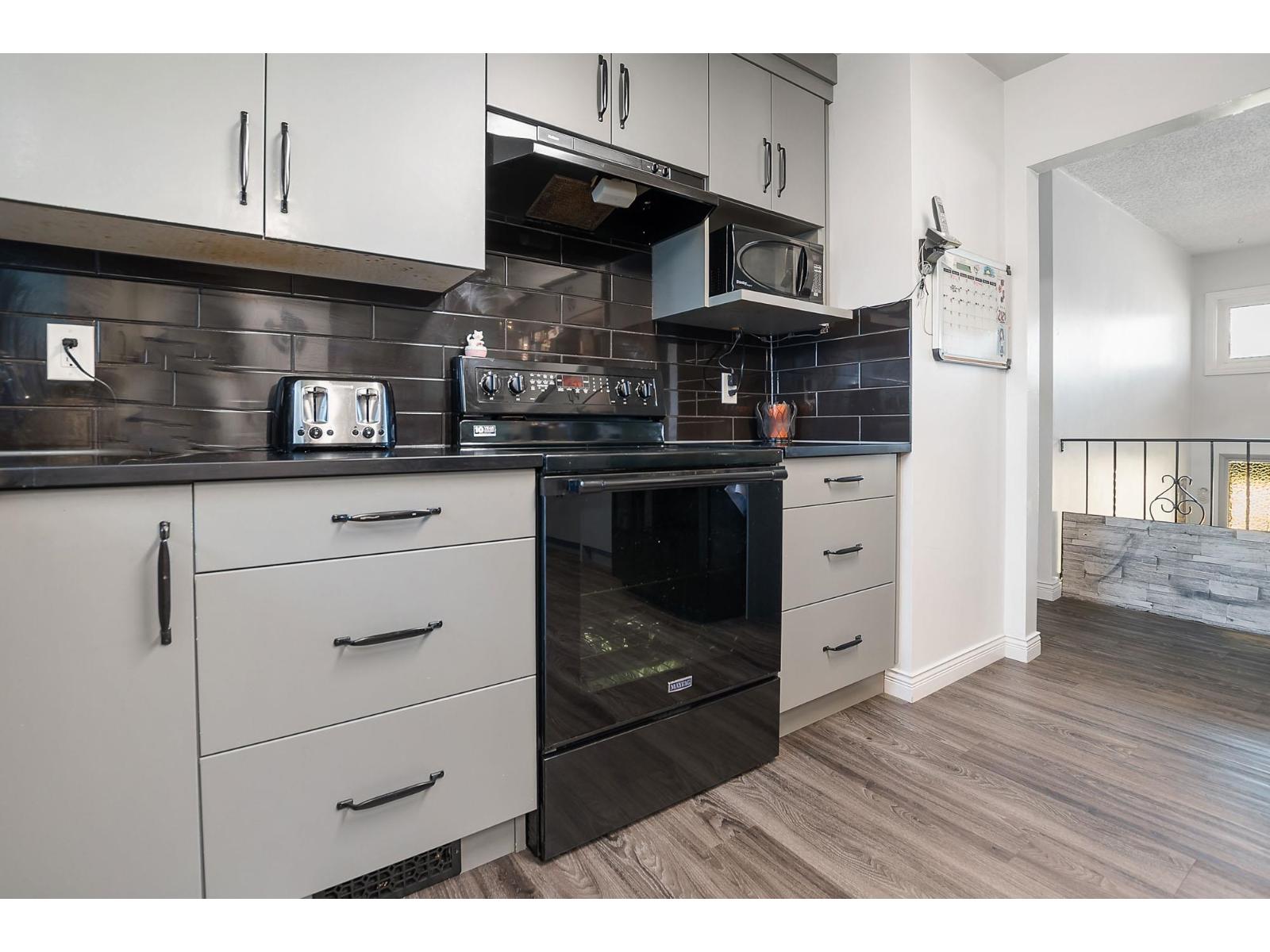 8789 Butchart Street Property Photo 13