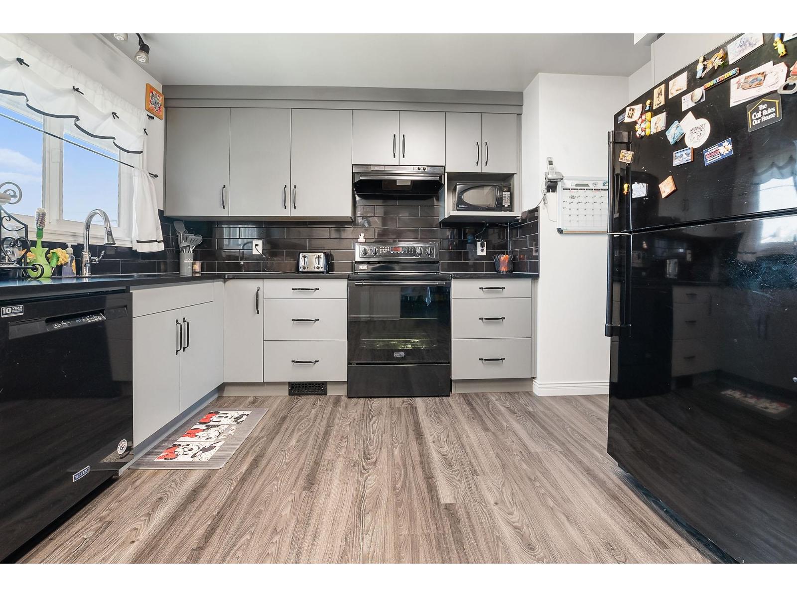 8789 Butchart Street Property Photo 14