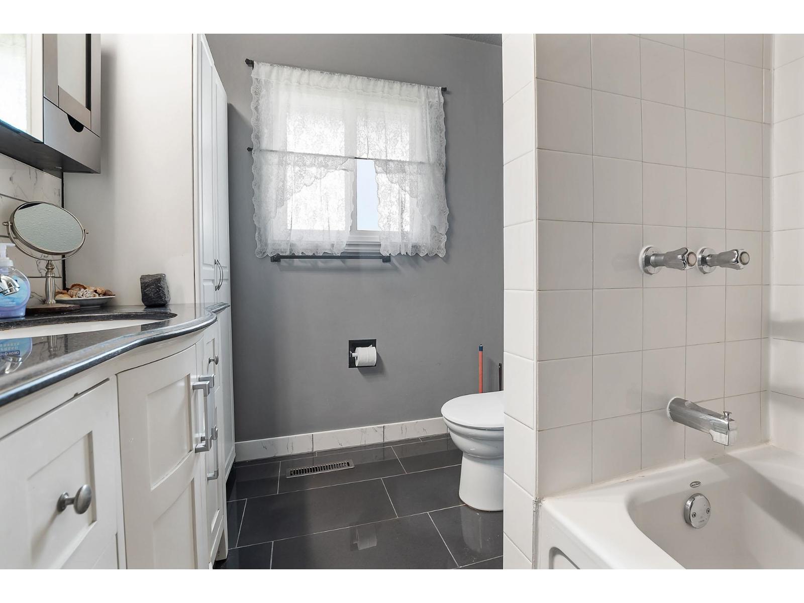 8789 Butchart Street Property Photo 17