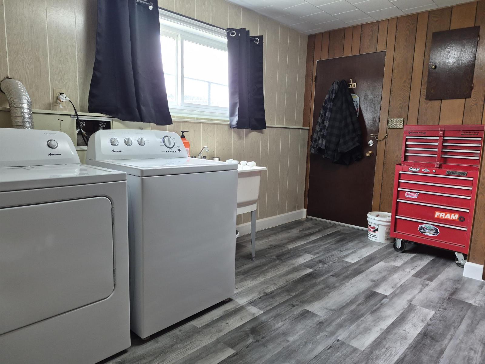 8789 Butchart Street Property Photo 28