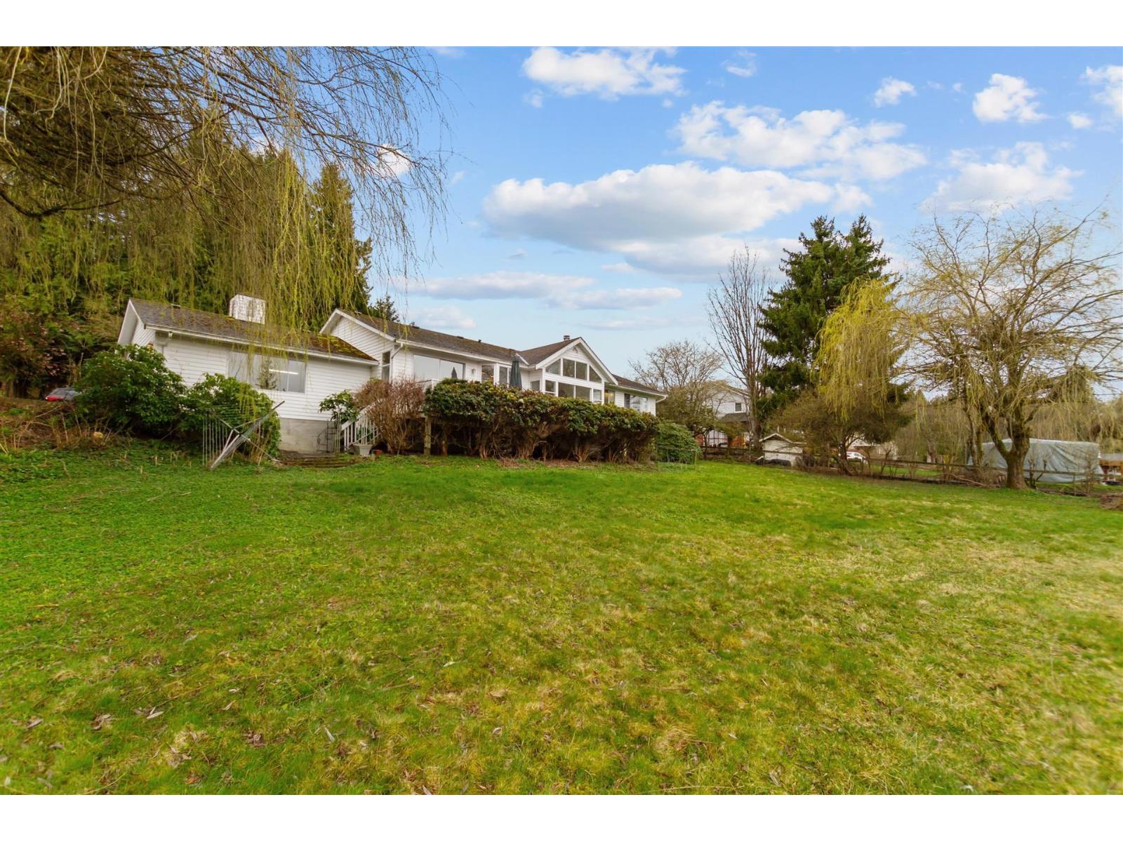 17325 31 Avenue Property Photo 6