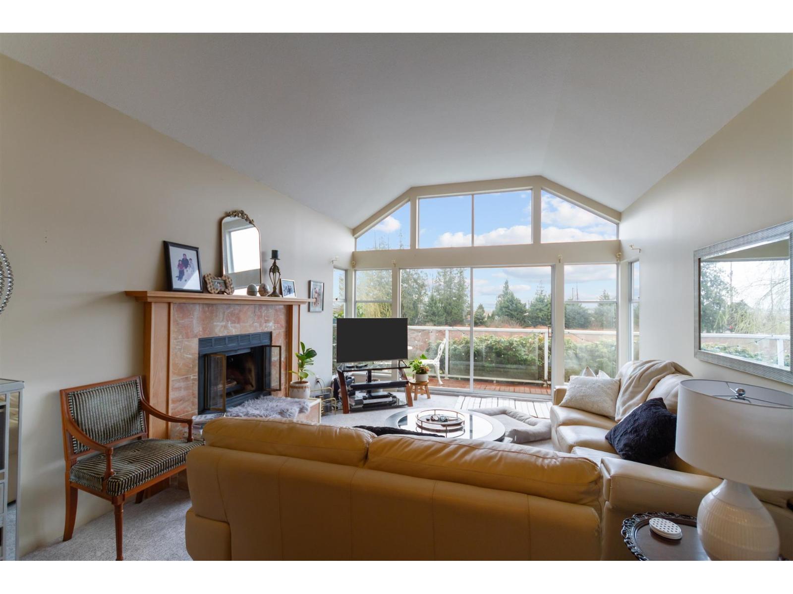 17325 31 Avenue Property Photo 7