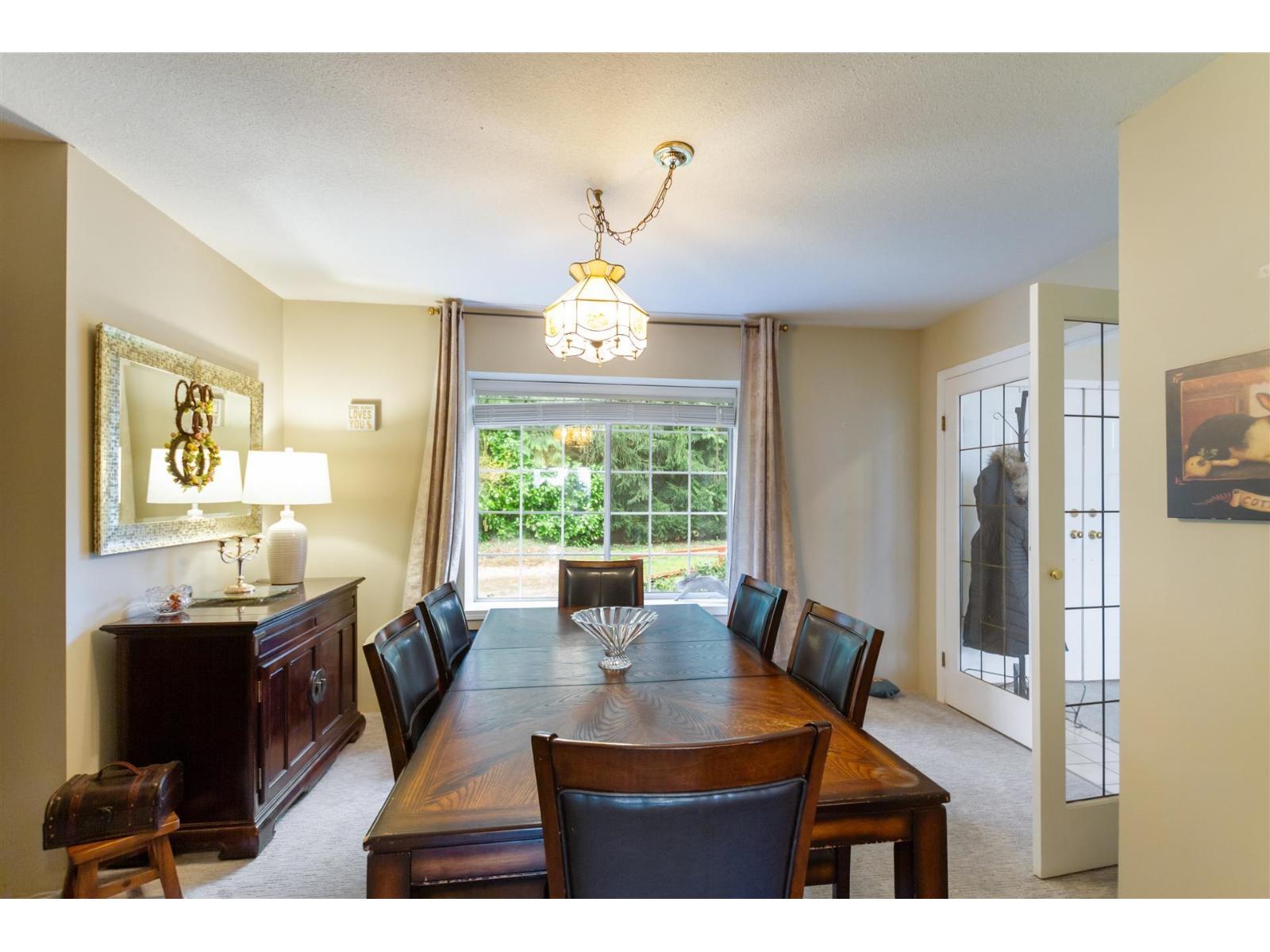 17325 31 Avenue Property Photo 9