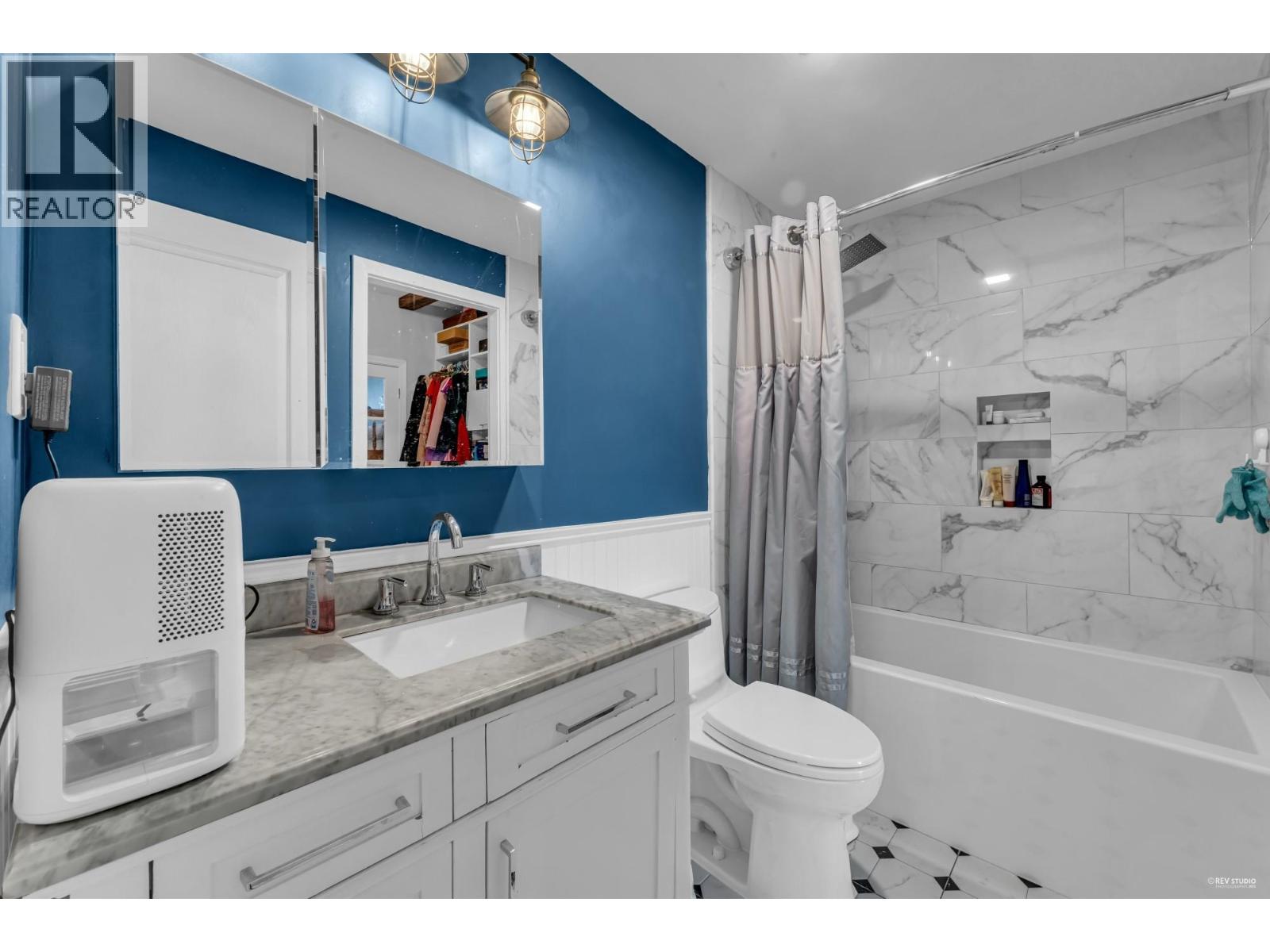 208 2020 E Kent Avenue South Property Photo 15