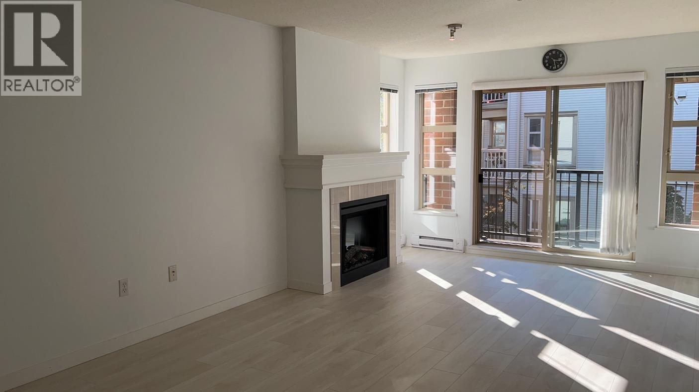 2309 5113 Garden City Road Property Photo 2