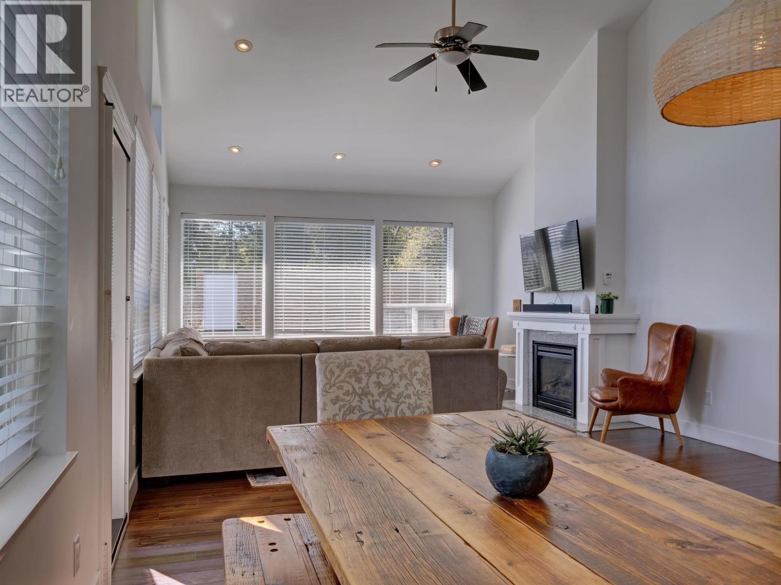 825 Bayview Heights Road Property Photo 3