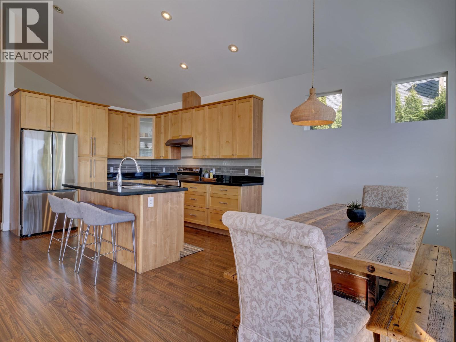 825 Bayview Heights Road Property Photo 7