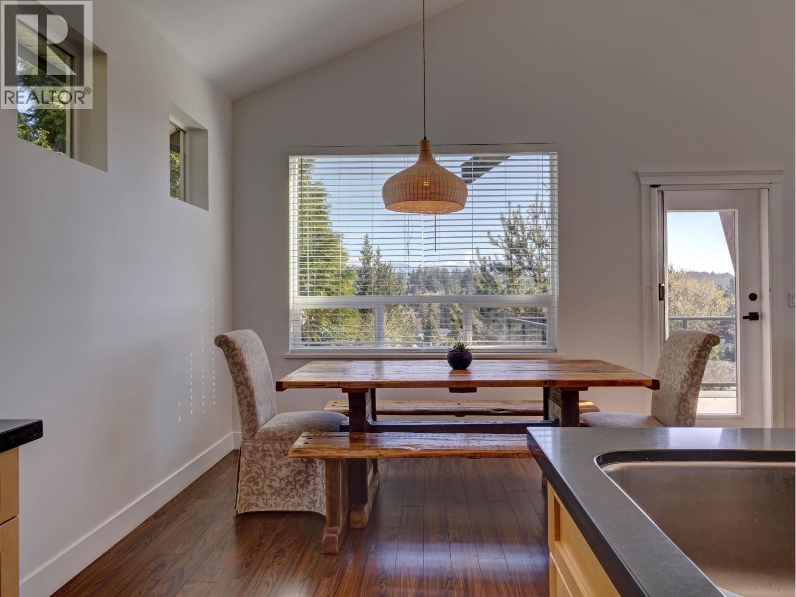 825 Bayview Heights Road Property Photo 8