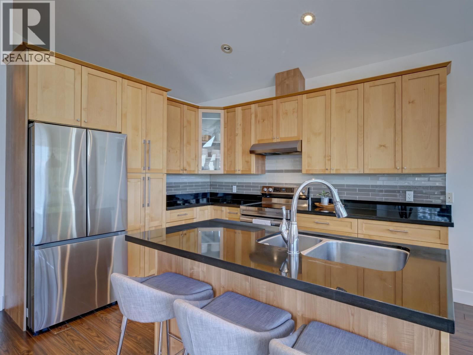 825 Bayview Heights Road Property Photo 9