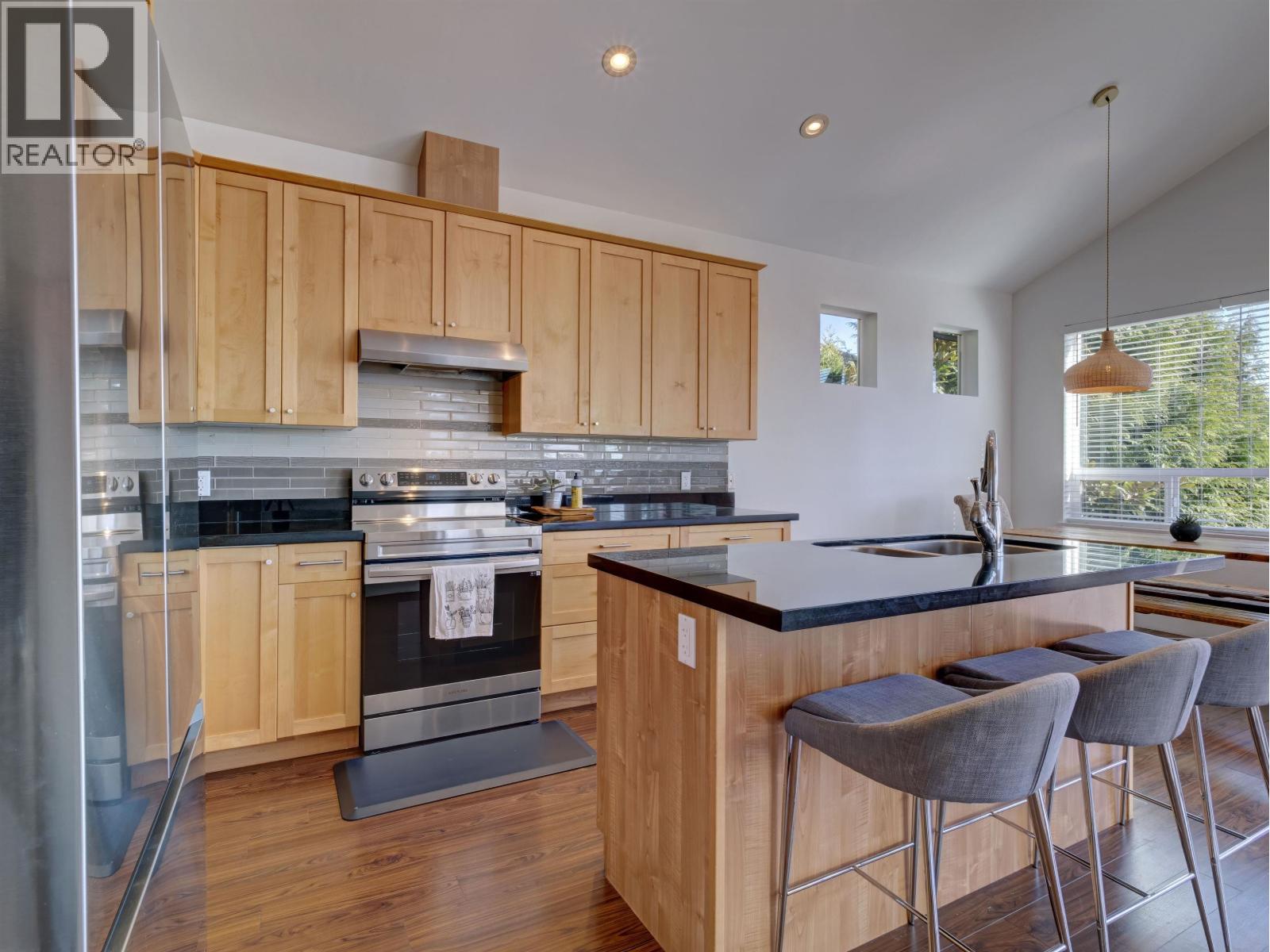 825 Bayview Heights Road Property Photo 10