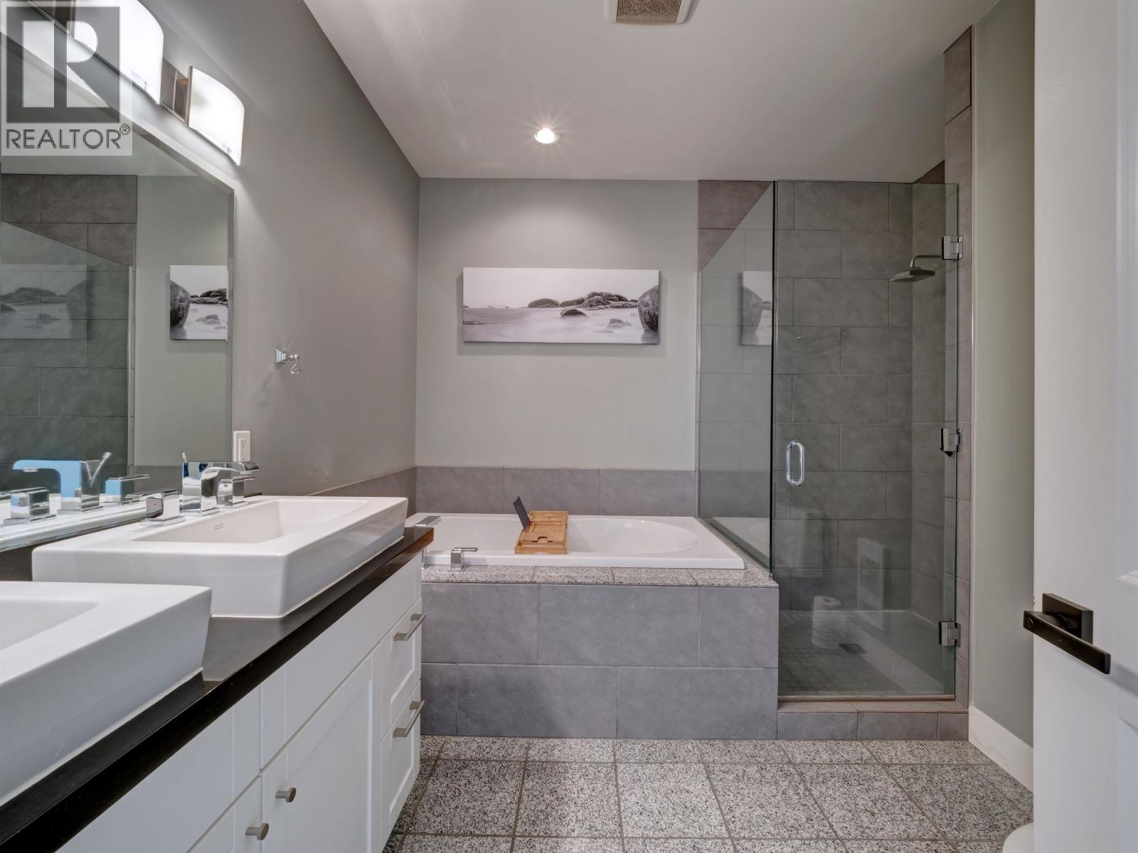 825 Bayview Heights Road Property Photo 14