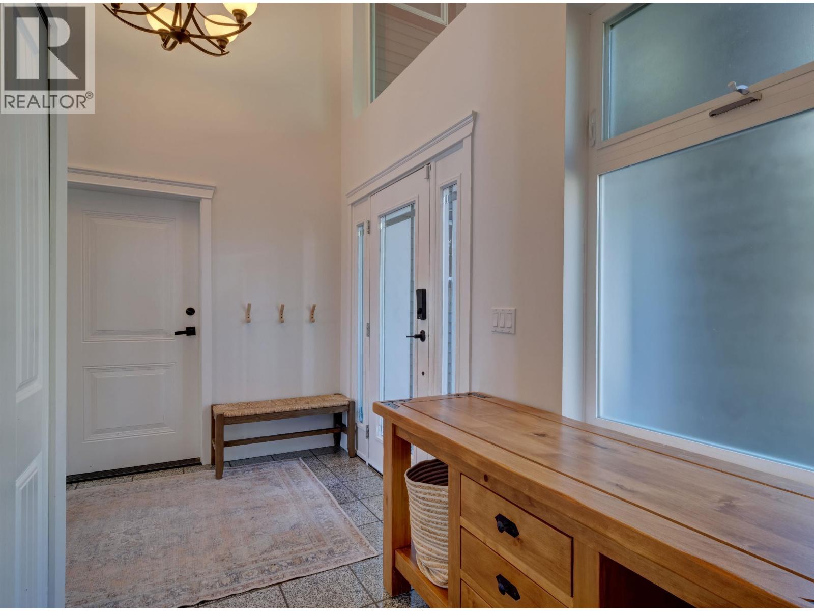 825 Bayview Heights Road Property Photo 17