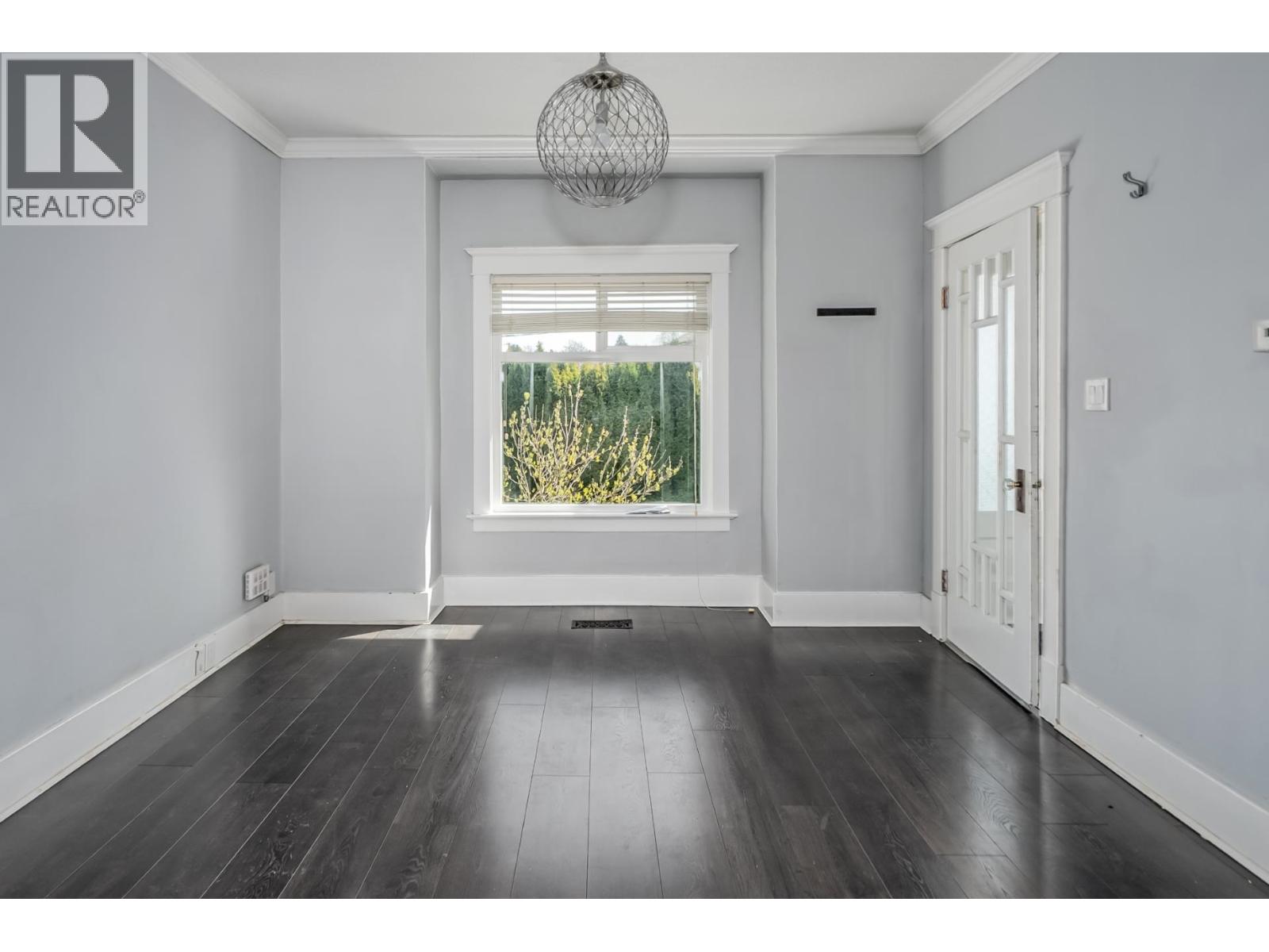 6085 Quebec Street Property Photo 8