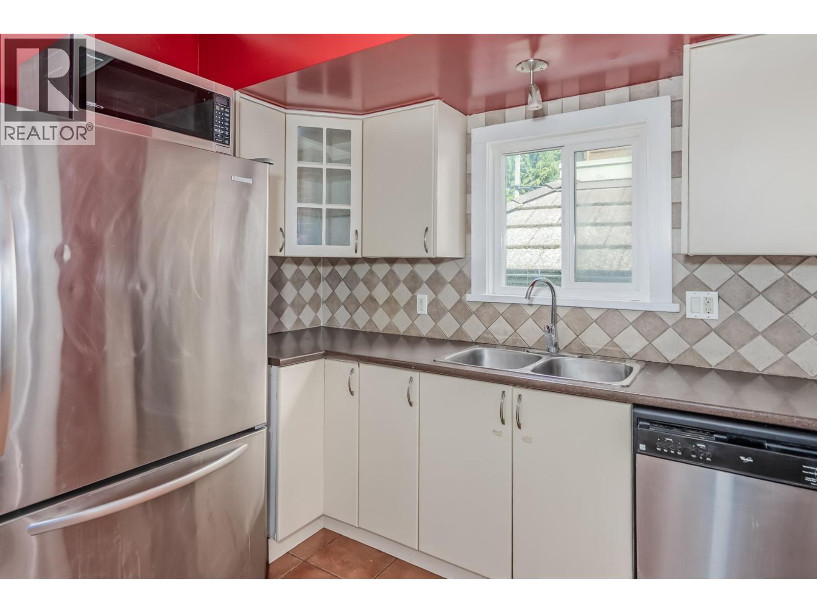 6085 Quebec Street Property Photo 18