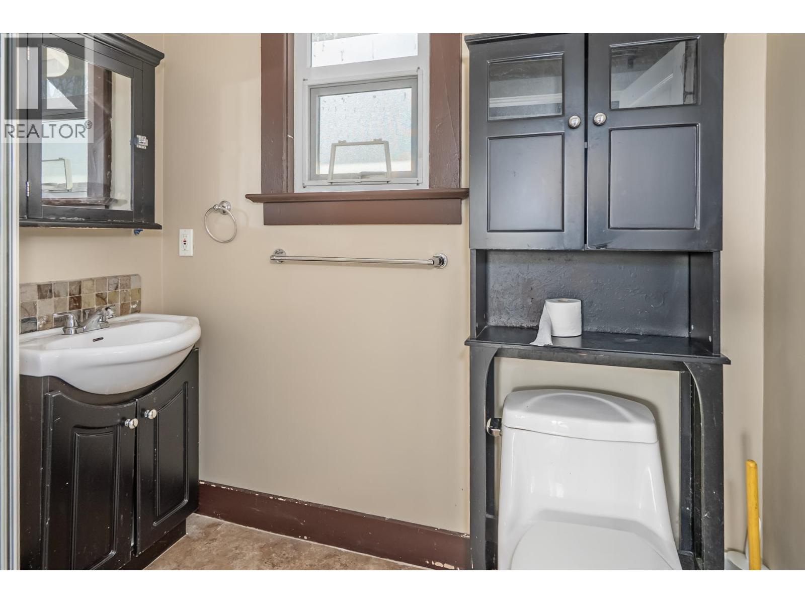 6085 Quebec Street Property Photo 21