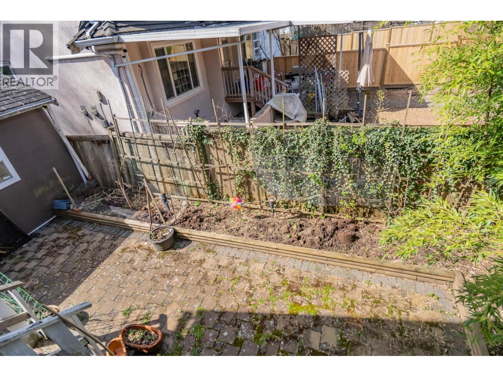 6085 Quebec Street Property Photo 26