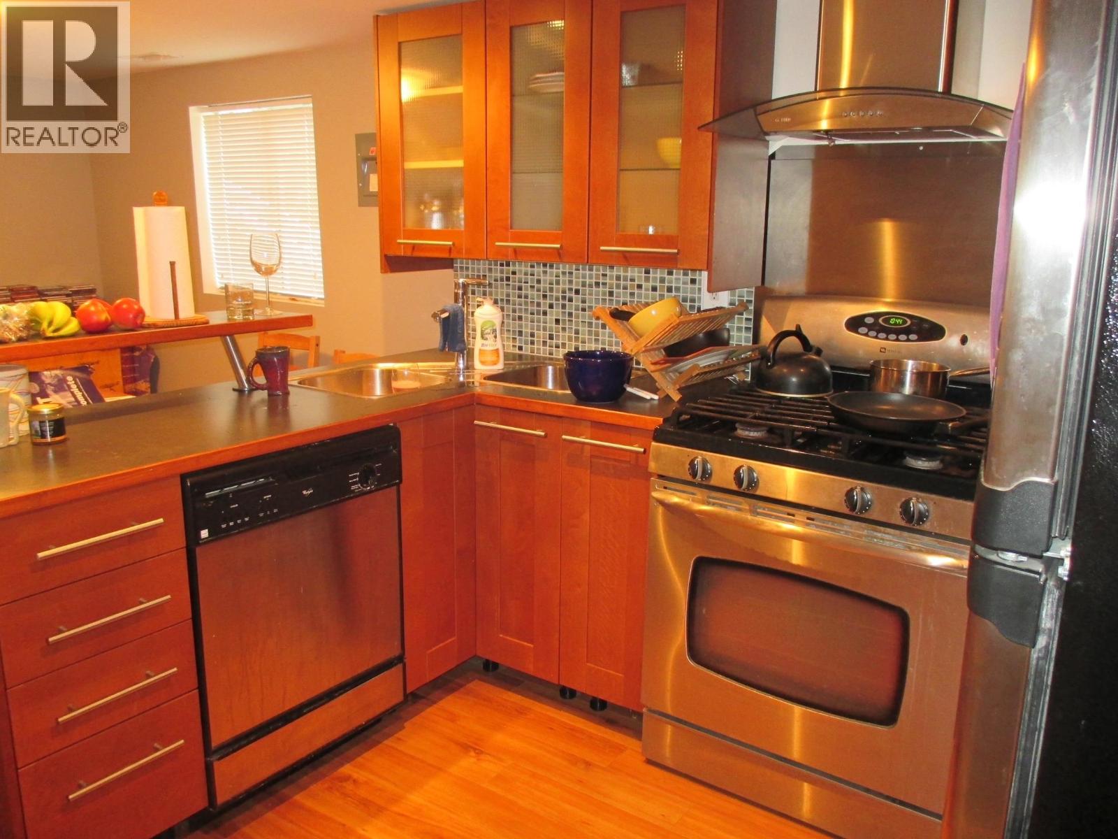 6085 Quebec Street Property Photo 38
