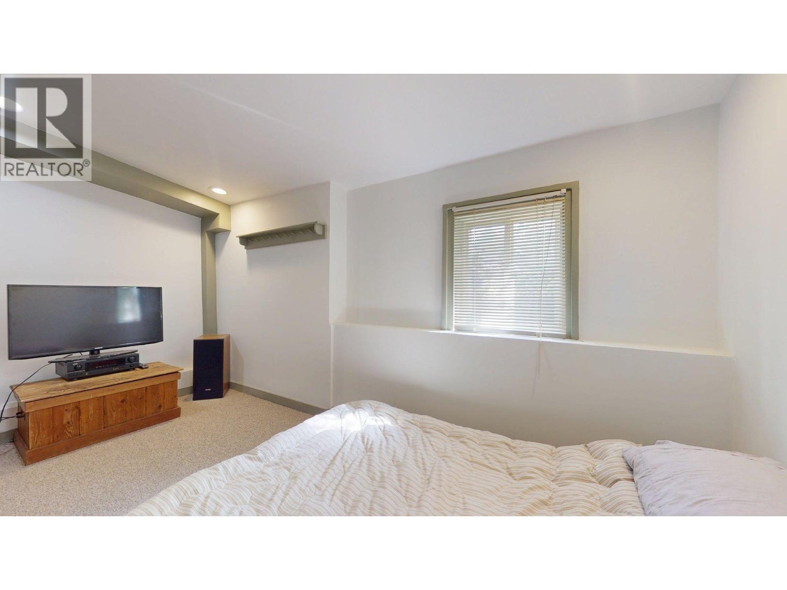 20 40022 Government Road Property Photo 16