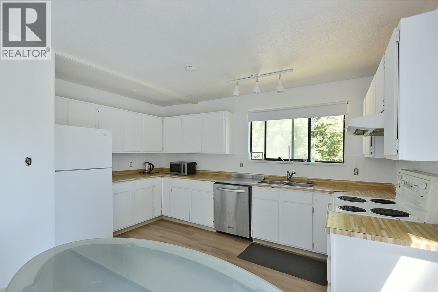 5727 Trail Avenue Property Photo 2