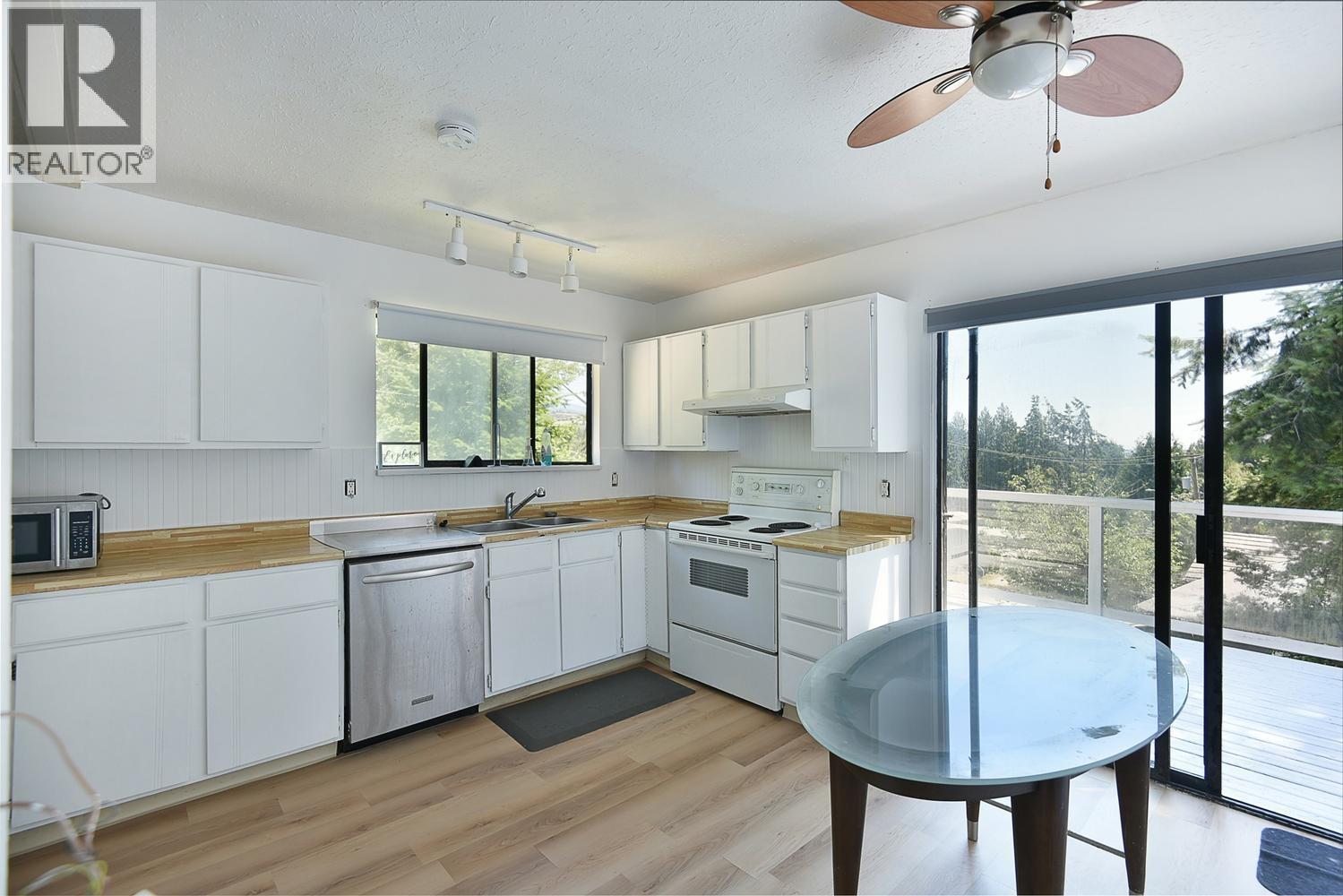 5727 Trail Avenue Property Photo 3