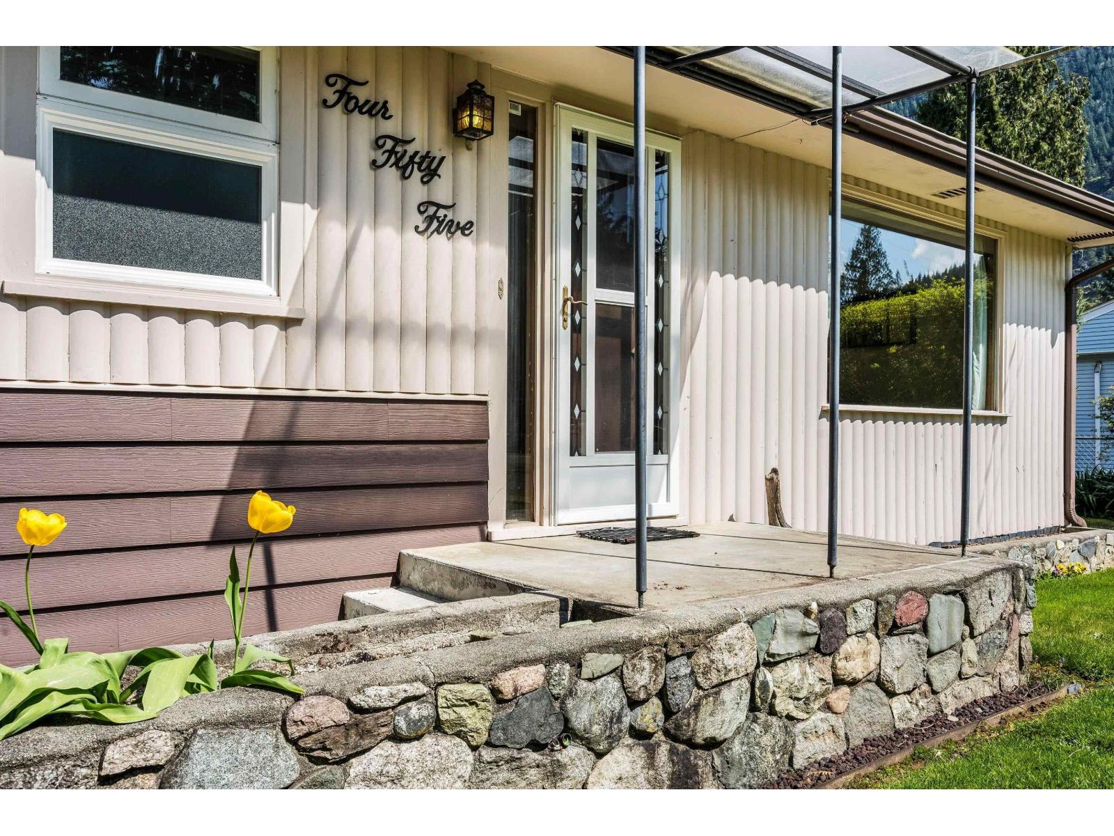 455 Pine Avenue Property Photo 3