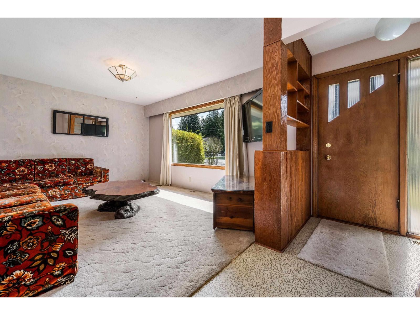 455 Pine Avenue Property Photo 4