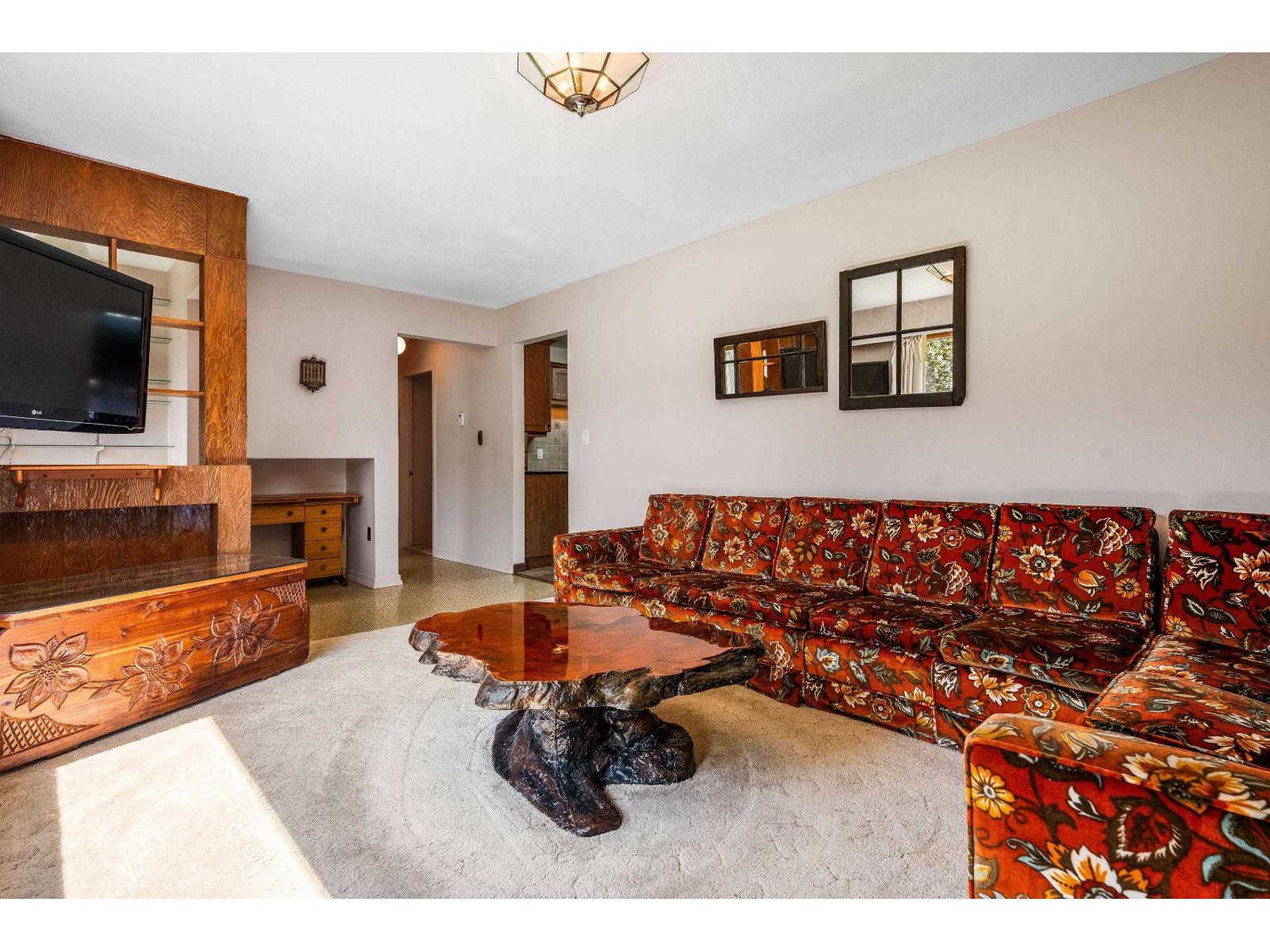 455 Pine Avenue Property Photo 5