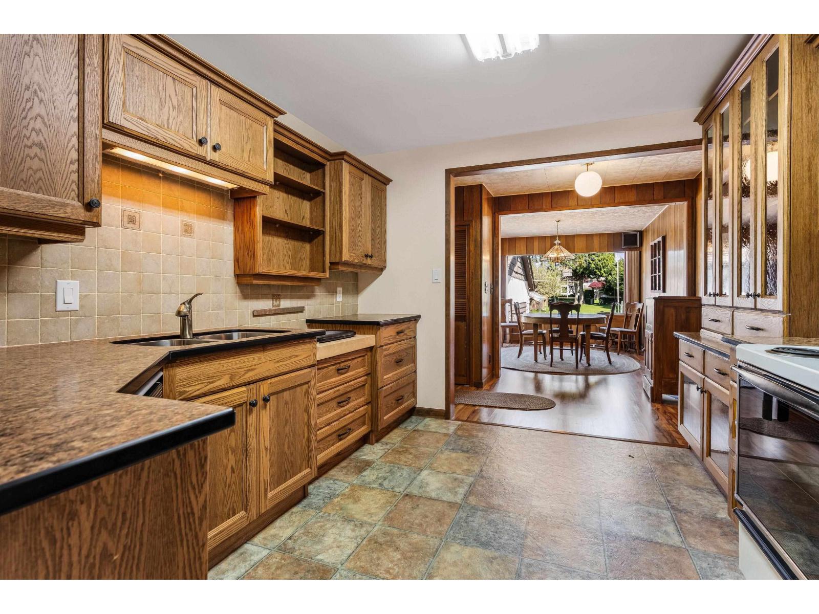 455 Pine Avenue Property Photo 7