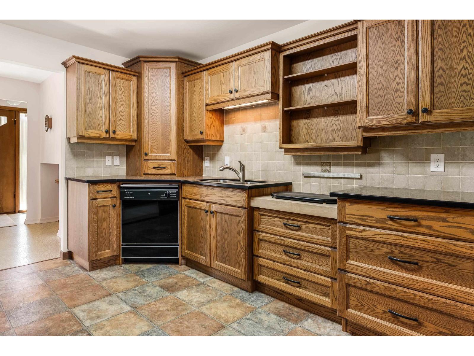 455 Pine Avenue Property Photo 8