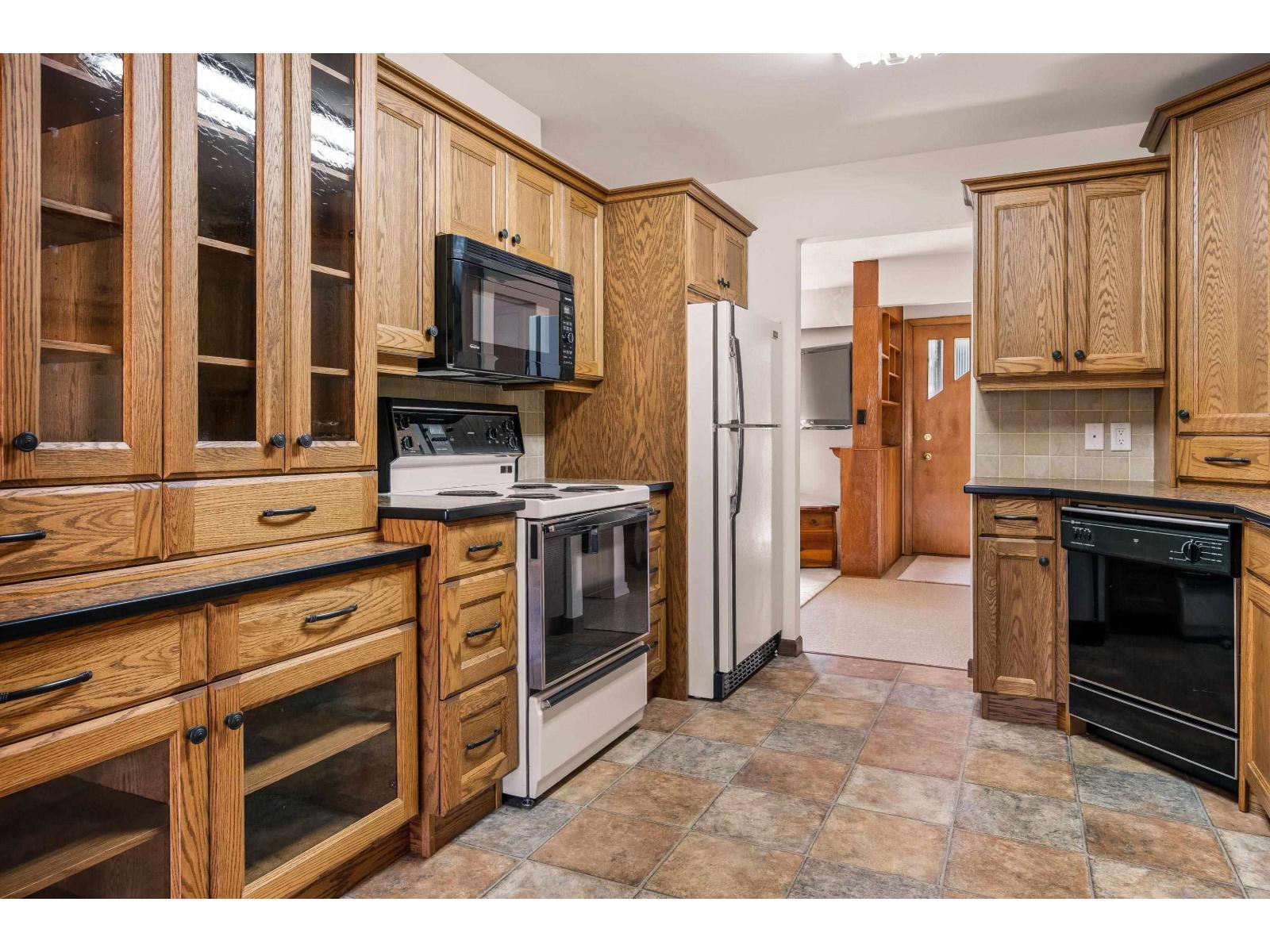 455 Pine Avenue Property Photo 9