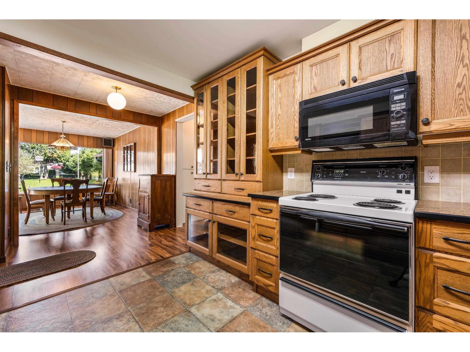 455 Pine Avenue Property Photo 10