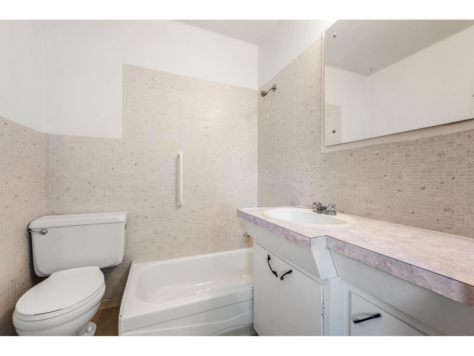 455 Pine Avenue Property Photo 15