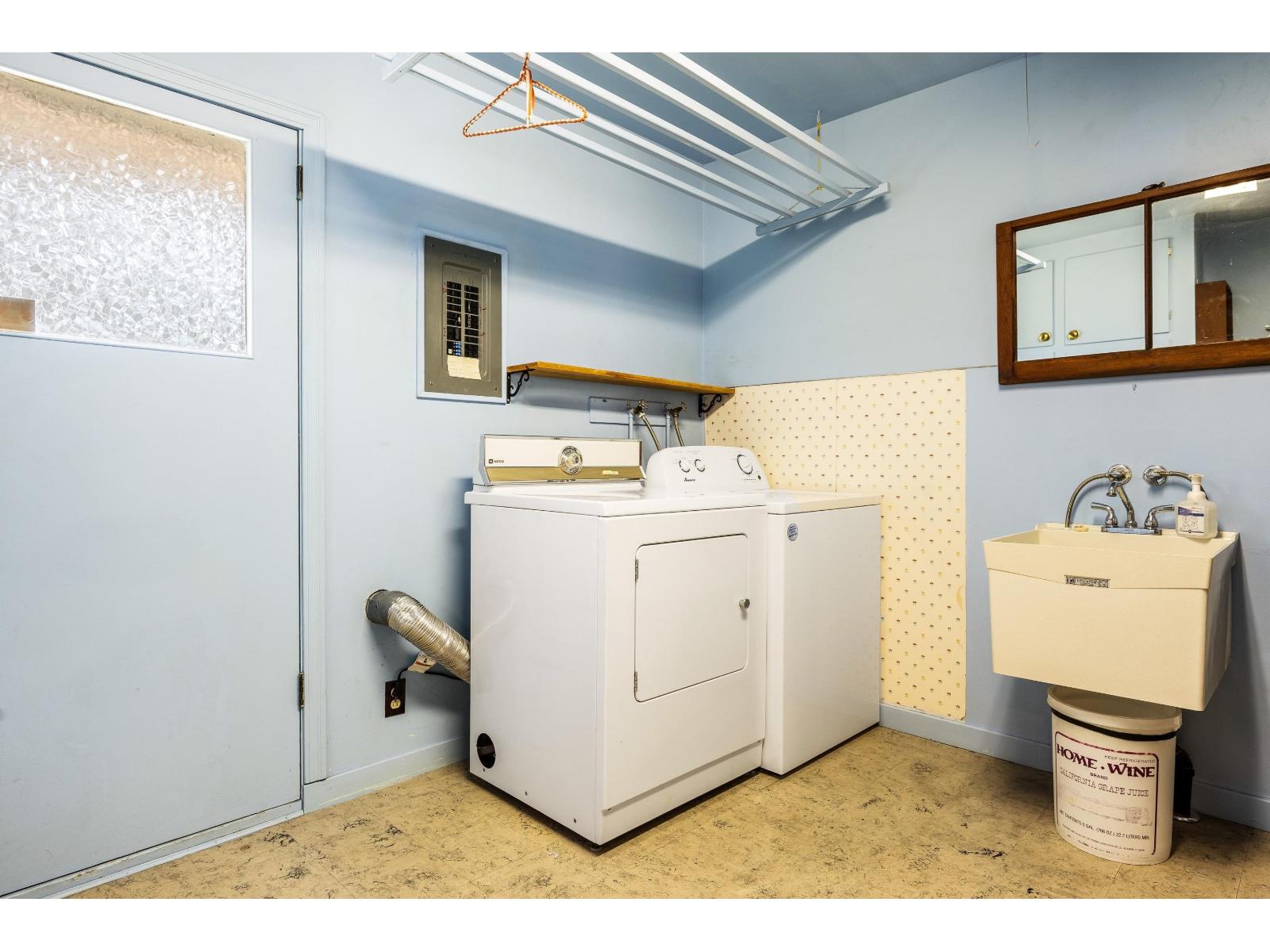 455 Pine Avenue Property Photo 17