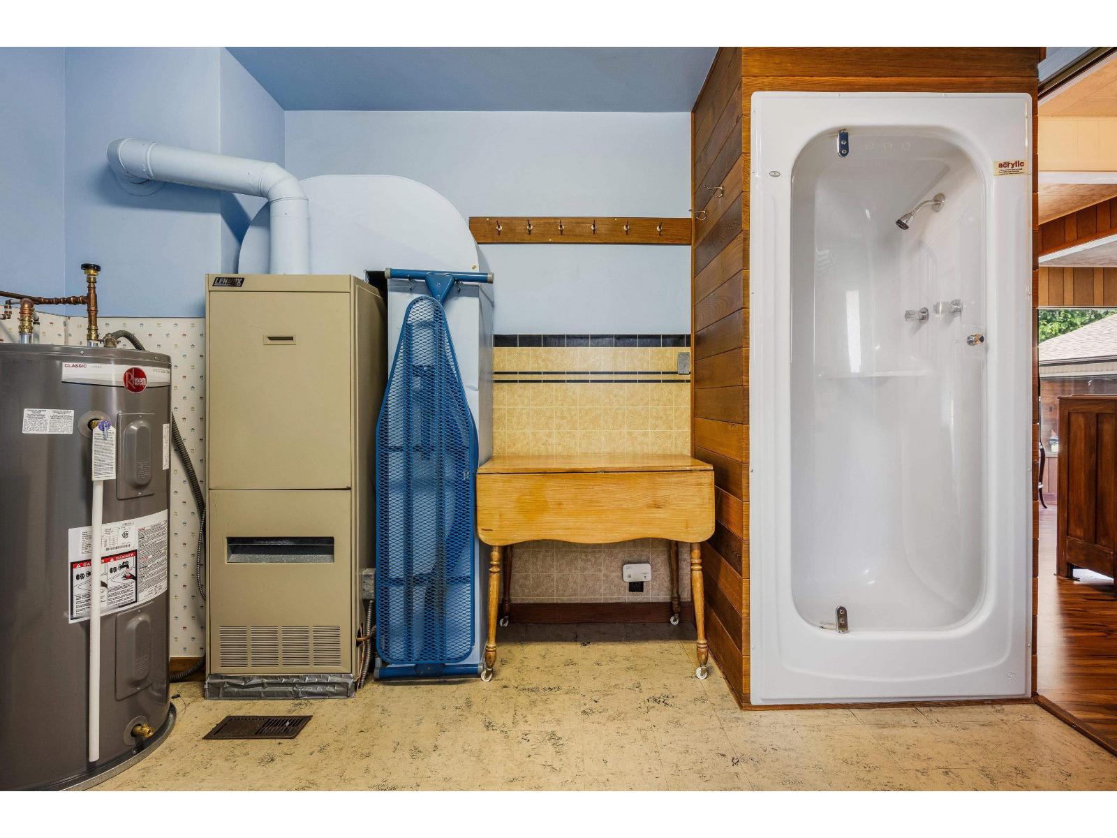 455 Pine Avenue Property Photo 18