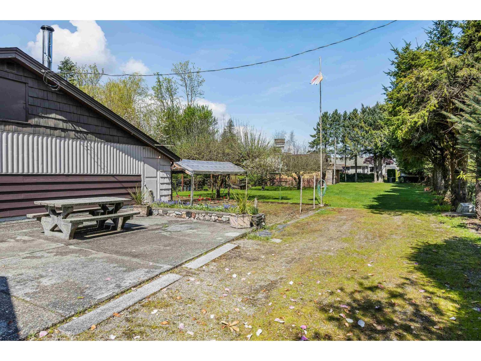 455 Pine Avenue Property Photo 24