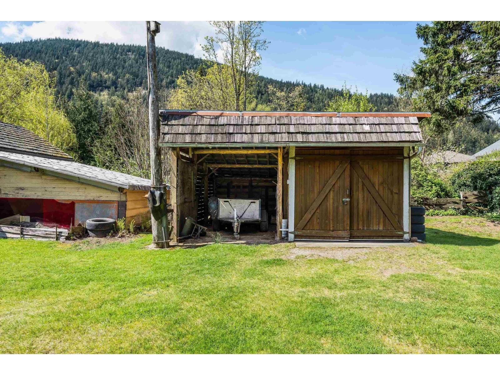 455 Pine Avenue Property Photo 28