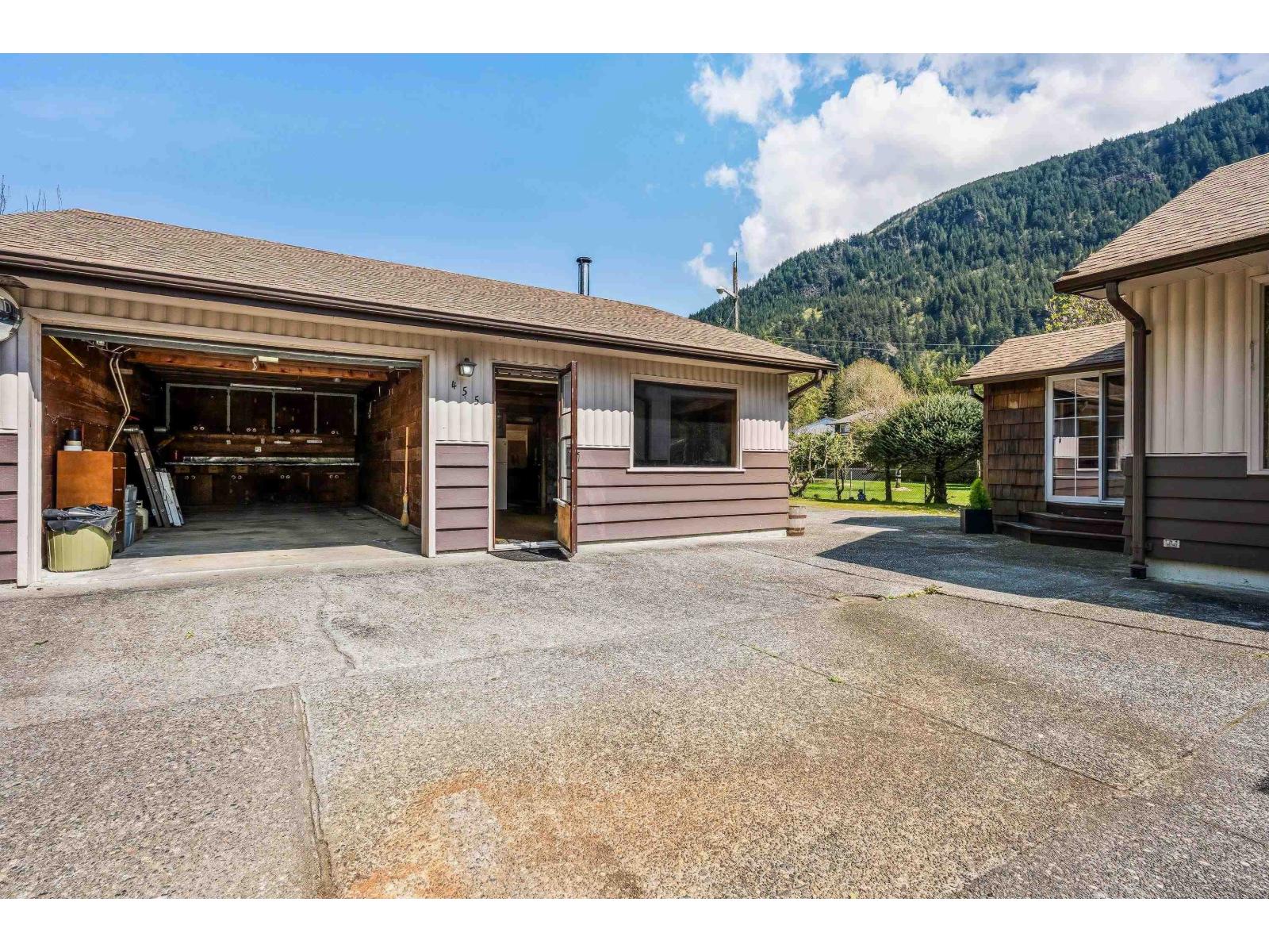 455 Pine Avenue Property Photo 30
