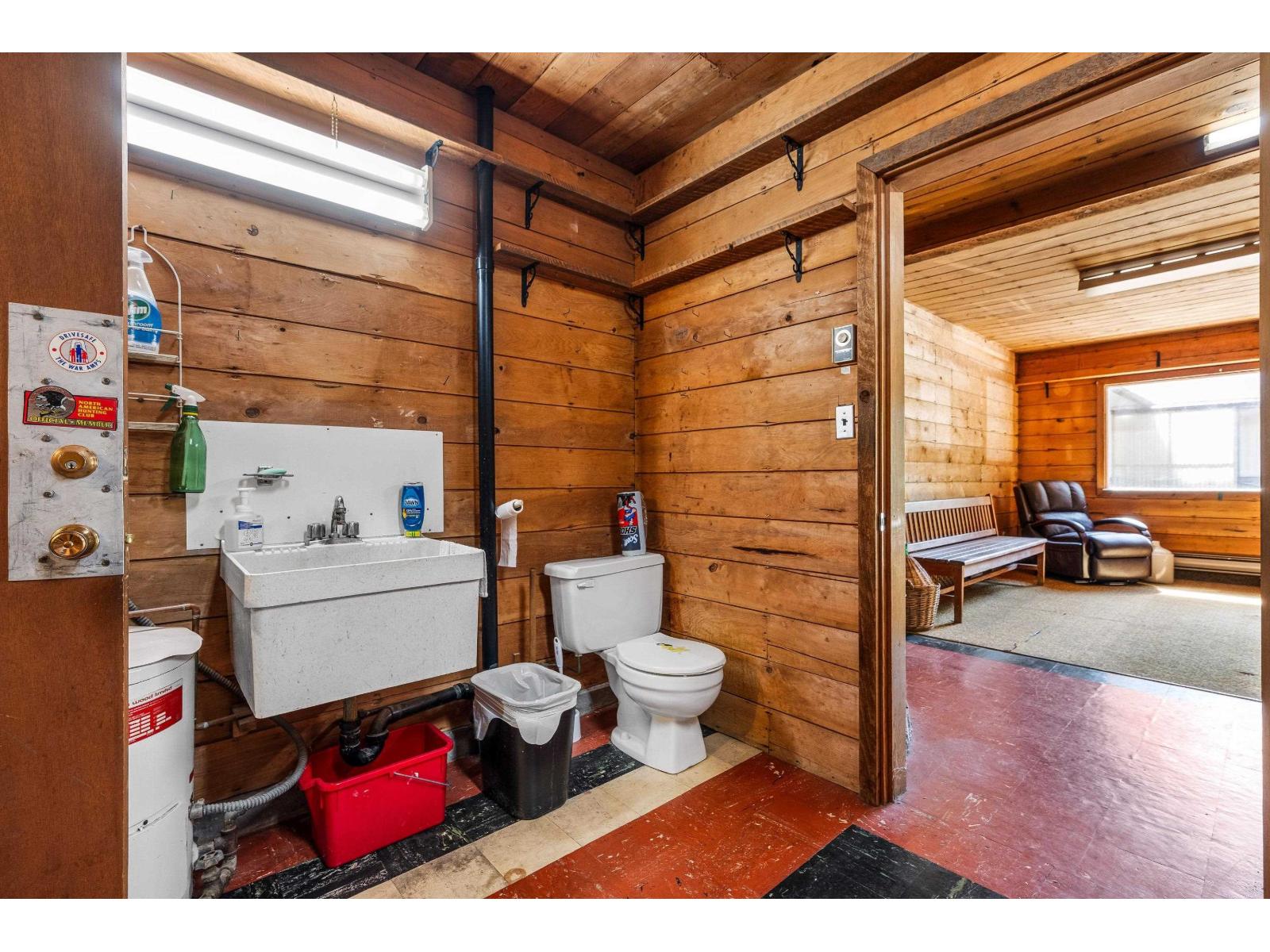 455 Pine Avenue Property Photo 35