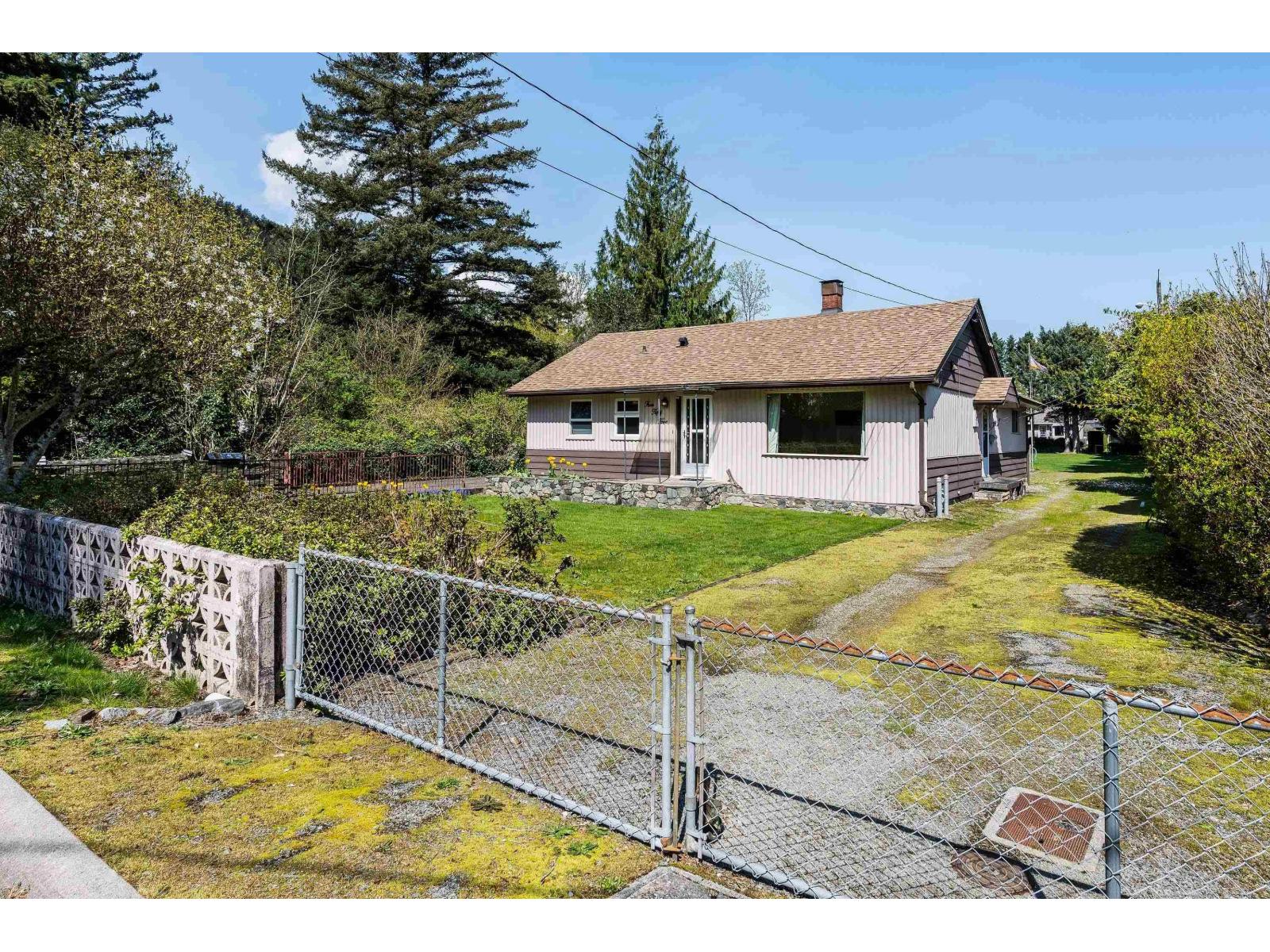 455 Pine Avenue Property Photo 37