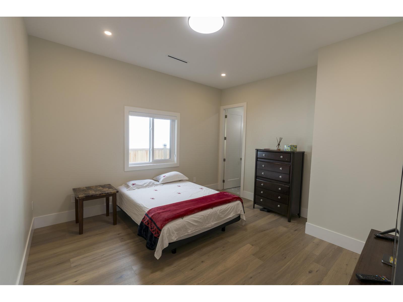 937 160b Street Property Photo 18