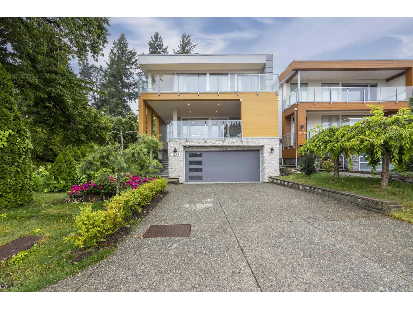 1245 KENT STREET Property Photo 1