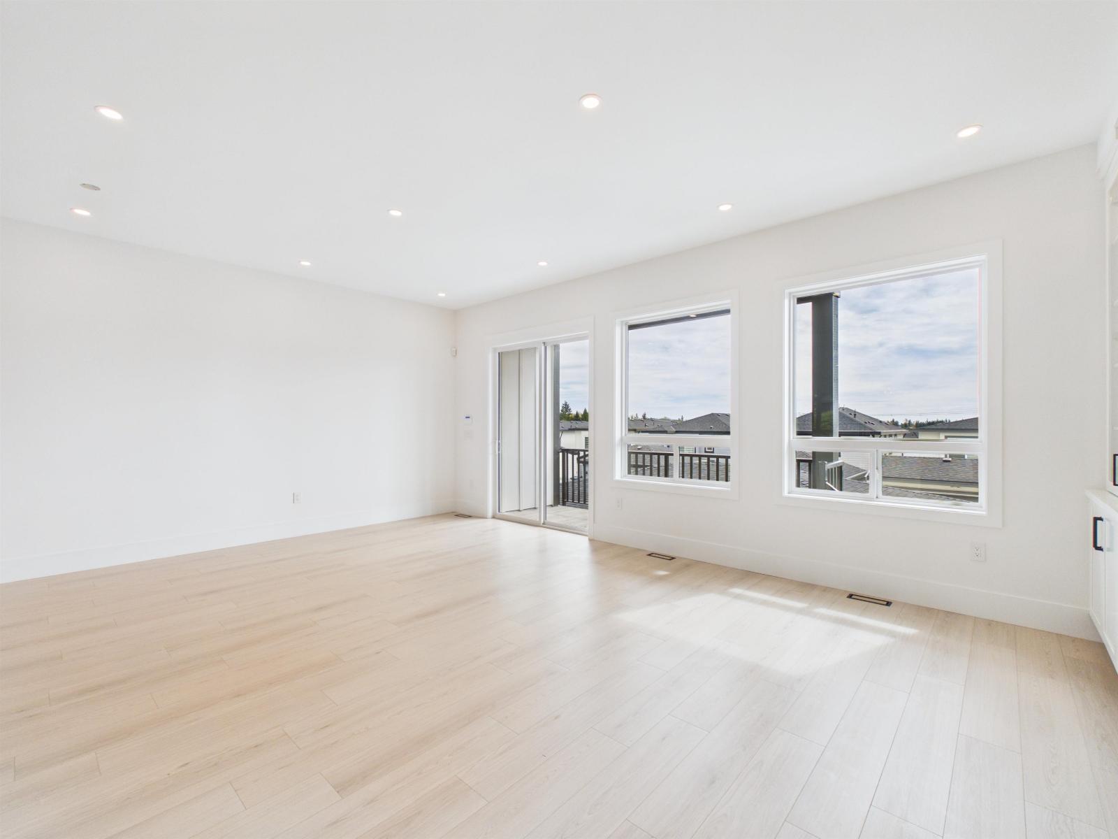 16730 16 Avenue Property Photo 11