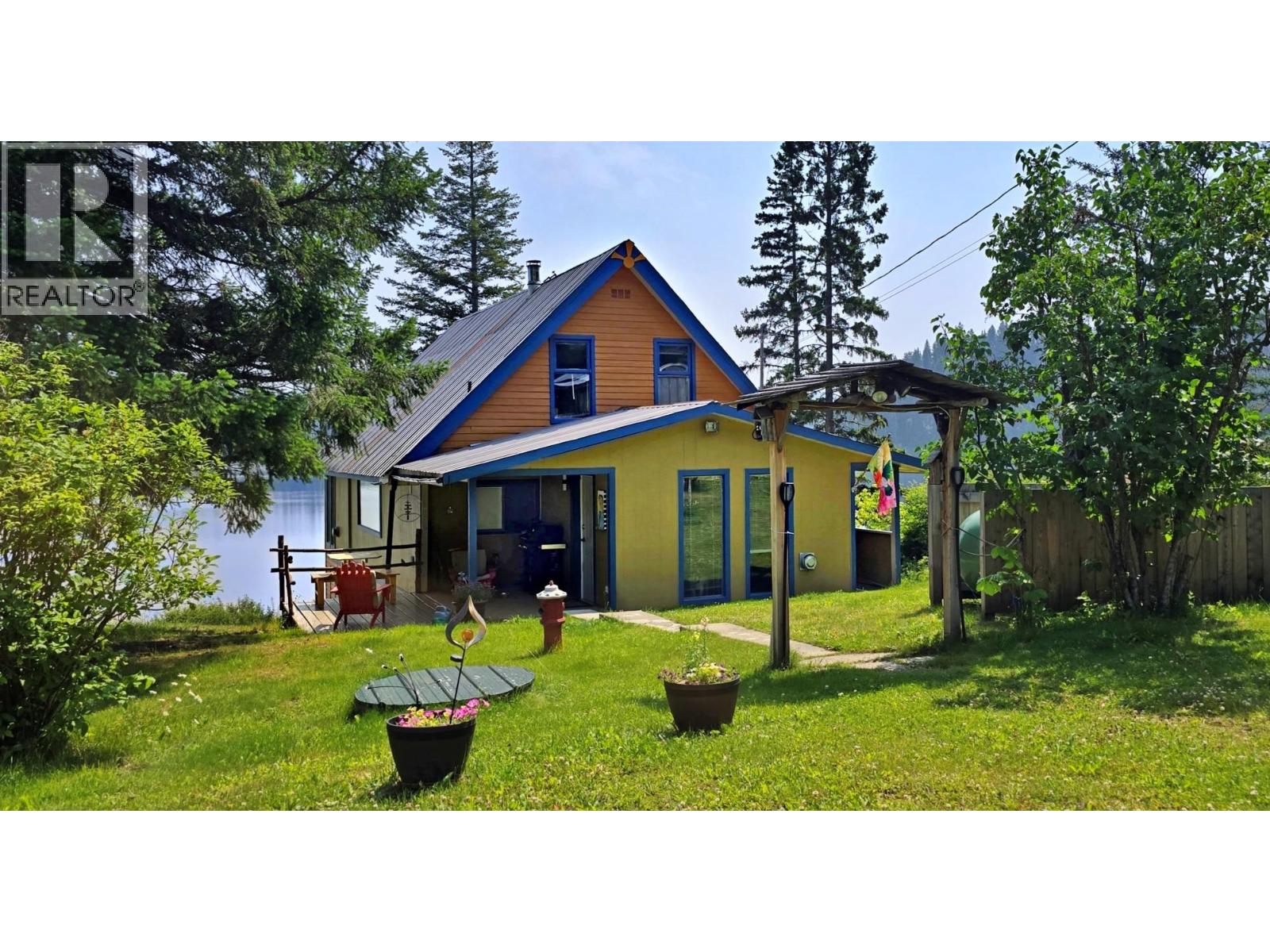 2405 Starlike Lake Road Property Photo 1