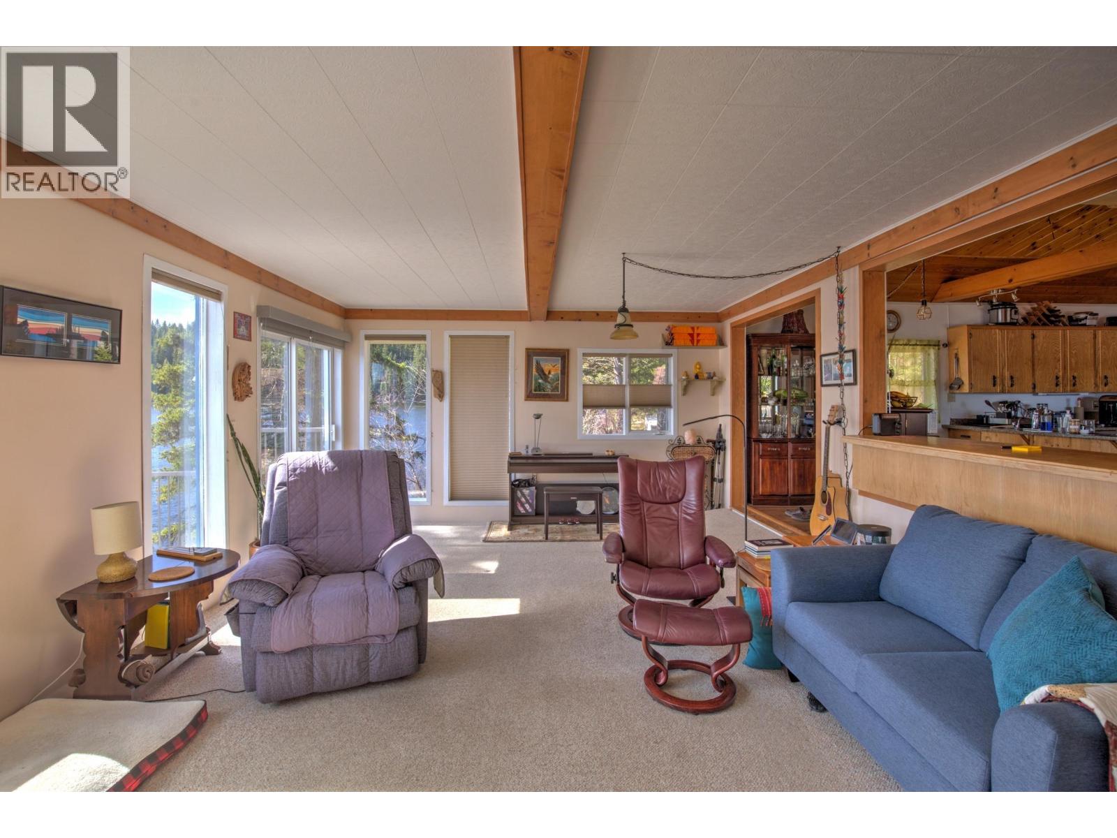 2405 Starlike Lake Road Property Photo 7