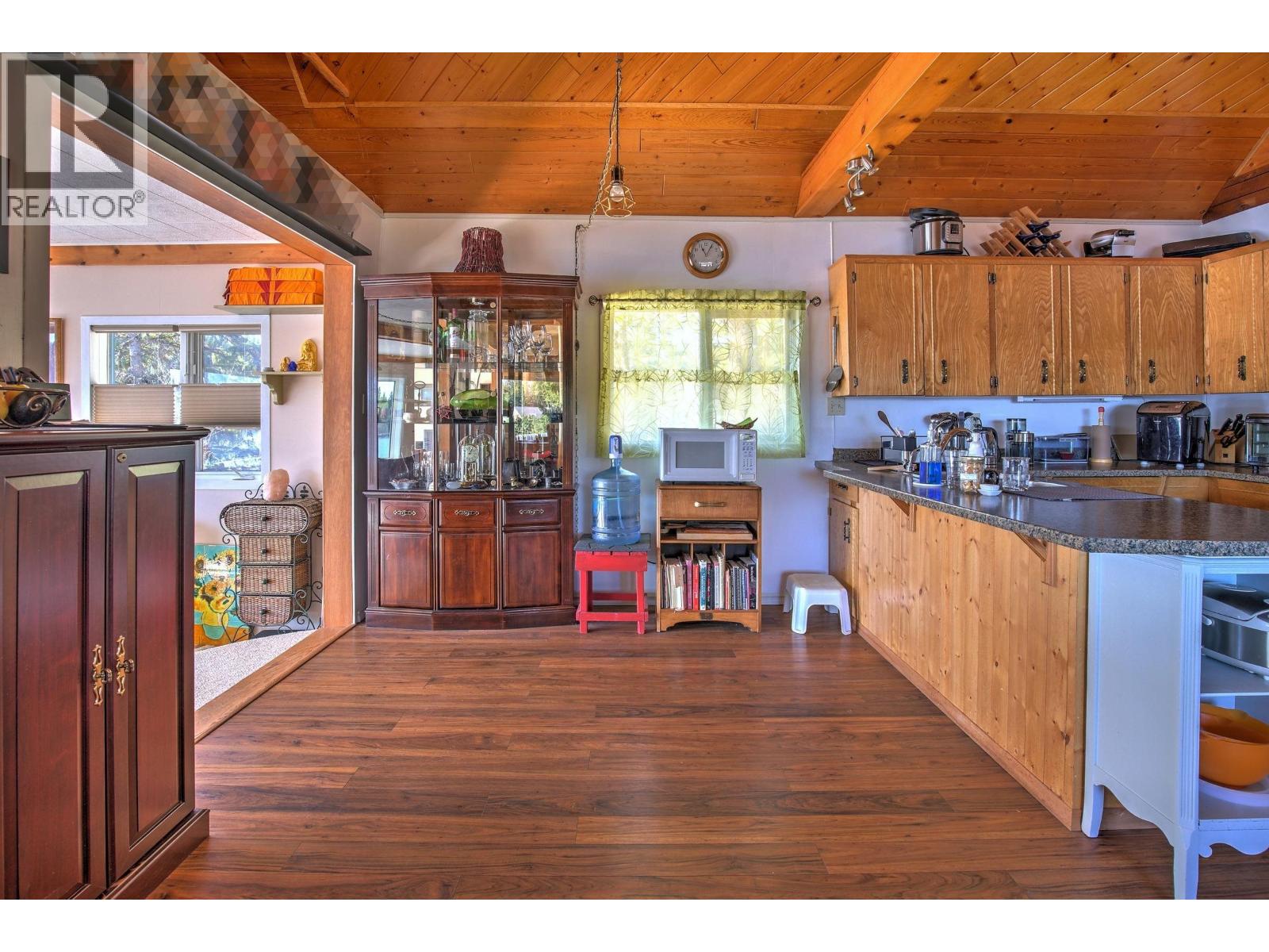 2405 Starlike Lake Road Property Photo 9