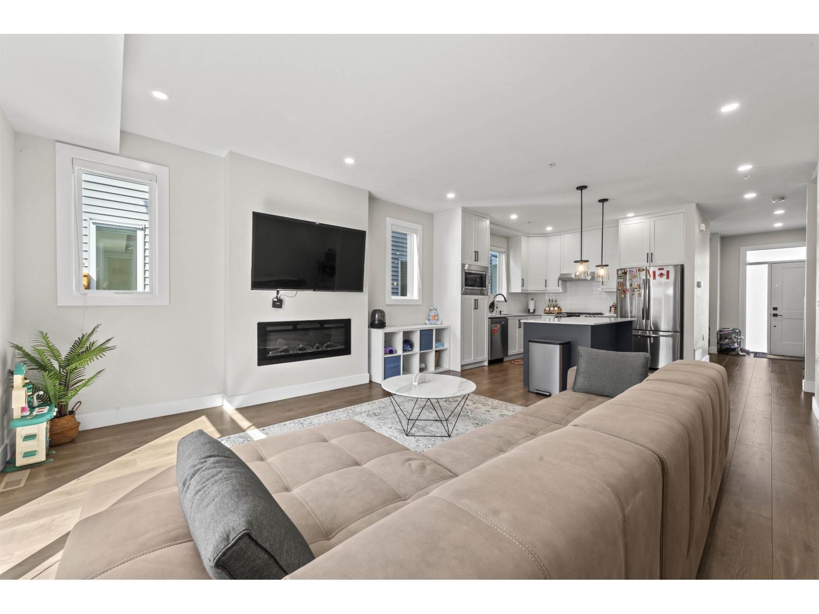 20520 76a Avenue Property Photo 3