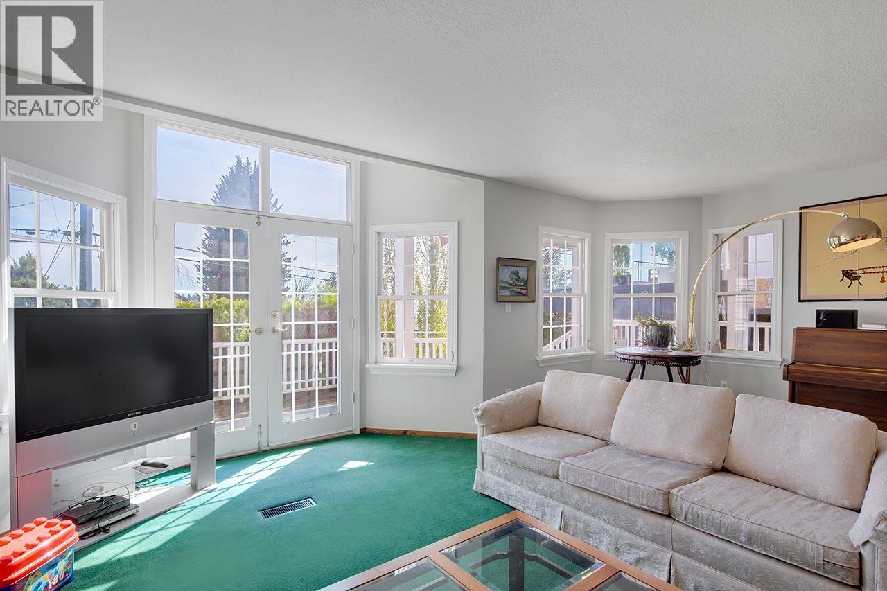 1183 Duchess Avenue Property Photo 8