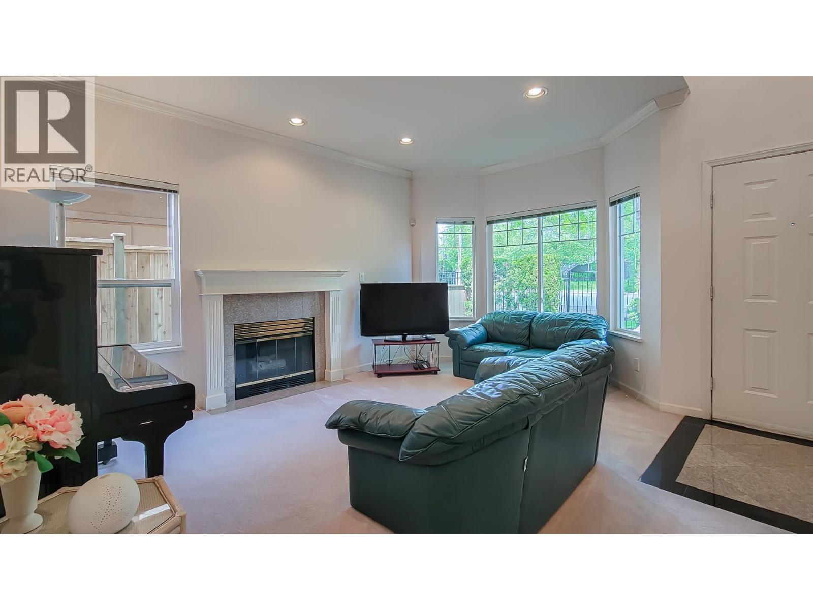 10 8060 St. Albans Road Property Photo 4