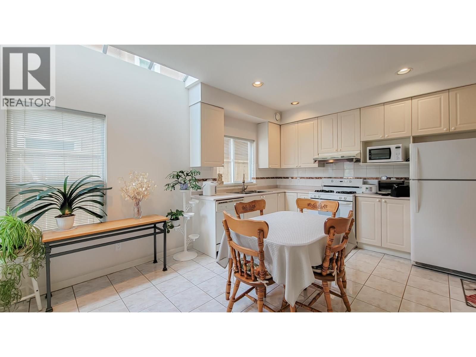 10 8060 St. Albans Road Property Photo 11