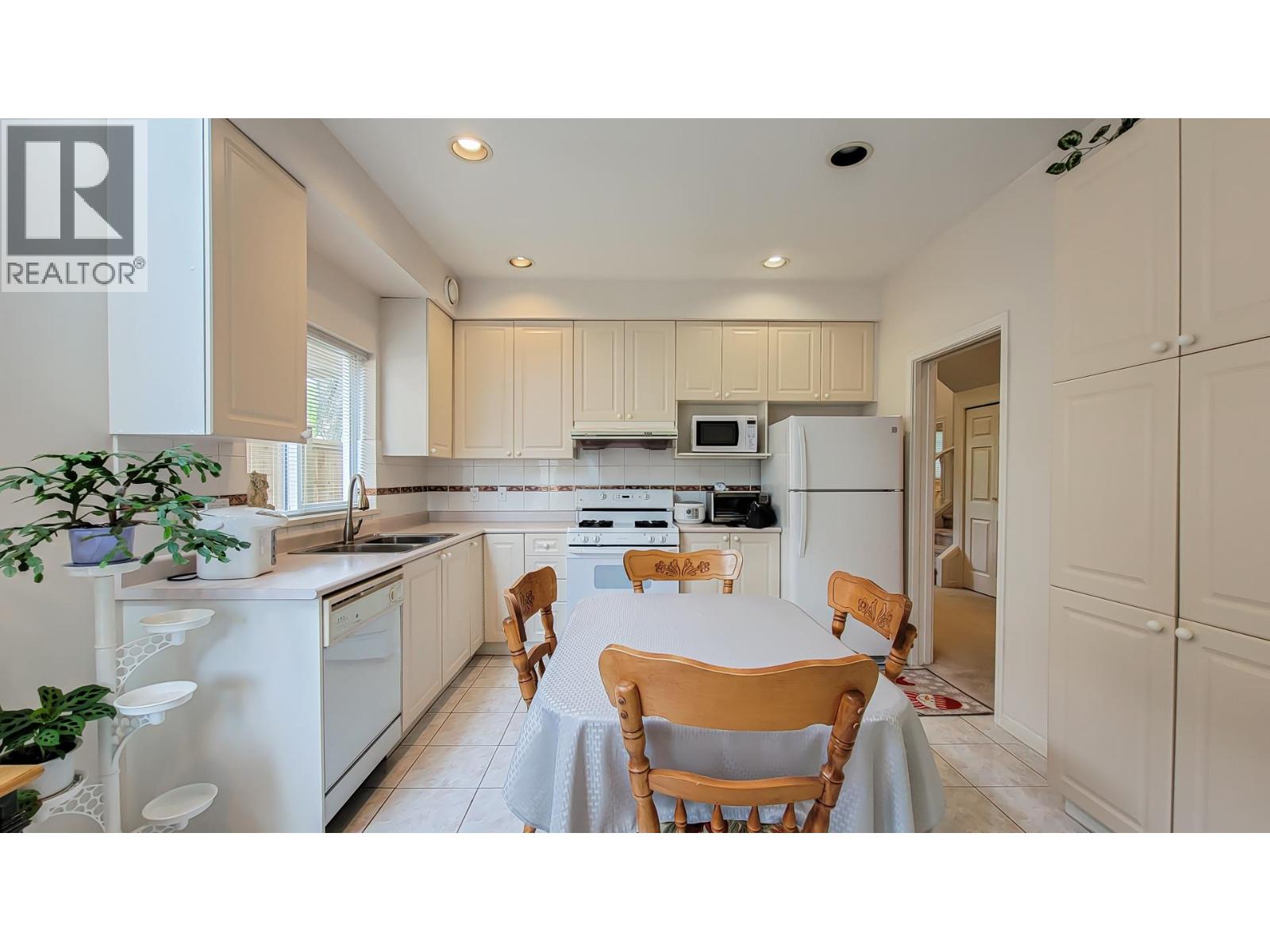 10 8060 St. Albans Road Property Photo 12
